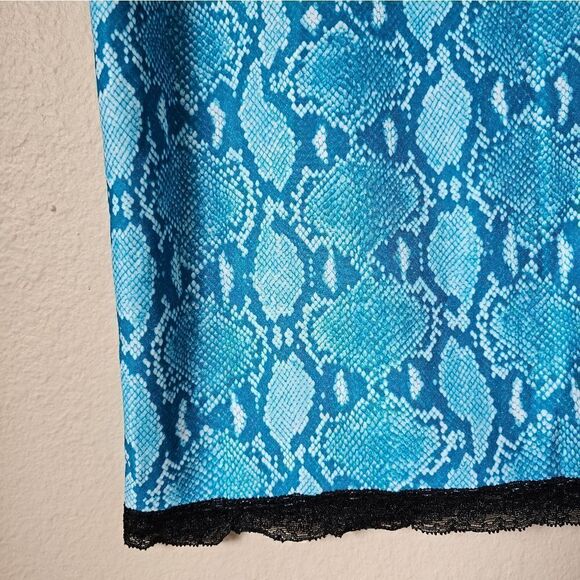 Vintage Y2K Xhilaration Bright Blue And Black Snake Print Lace Skirt Medium - Picture 4 of 6